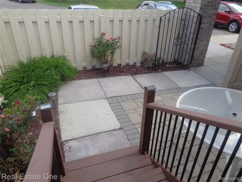 unit-4-62622 Raleigh Ct, South Lyon, MI, 48178-1731 | Card Image