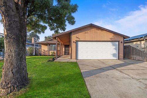 1921 Madrid Dr, Stockton, CA, 95205-7847 | Card Image