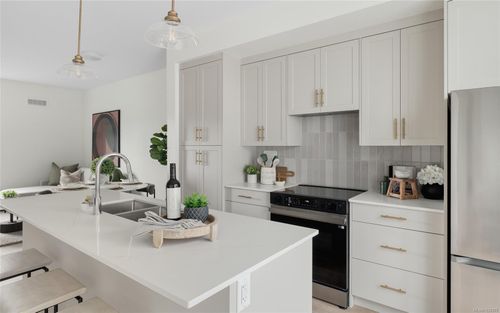 3-2538 Shelbourne St, Victoria, BC, V8R4L5 | Card Image