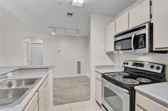 APT-204 - 8827 Manor Loop, Condo with 2 bedrooms, 2 bathrooms and null parking in Lakewood Ranch FL | Image 10