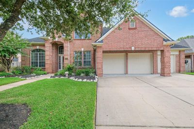 15807 Lake Loop Drive, House other with 5 bedrooms, 4 bathrooms and null parking in Cypress TX | Image 2