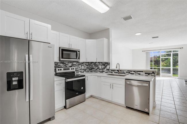 0 - 3796 San Simeon Cir, Townhouse with 2 bedrooms, 3 bathrooms and null parking in Weston FL | Image 6