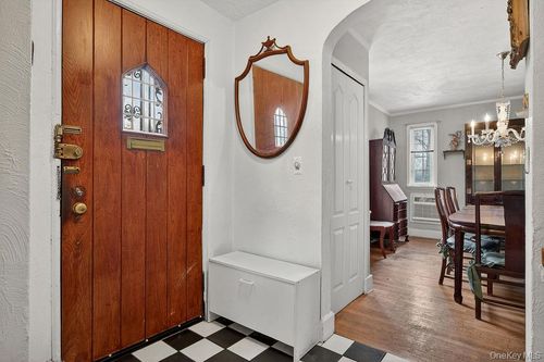 21 Lawrence Pl, Pelham, NY, 10803-2625 | Card Image