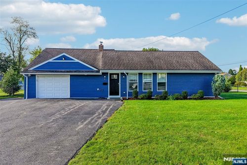 4 Stuart Ln, Wayne, NJ, 07470-3340 | Card Image