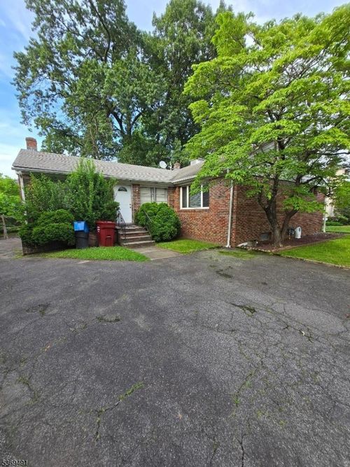 88 Milton Ave, Nutley, NJ, 07110-3018 | Card Image