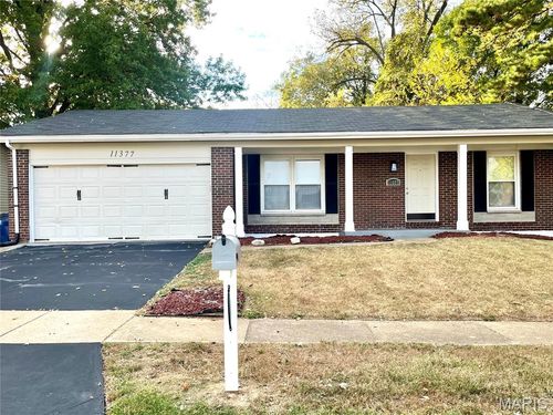 11377 Fox Hall Ln, Saint Louis, MO, 63136-6120 | Card Image