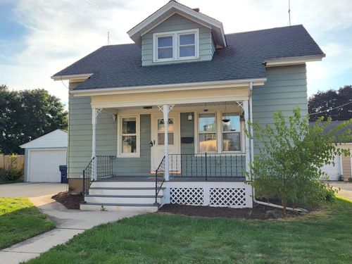 1021 9th Ave, Grafton, WI, 53024-1817 | Card Image