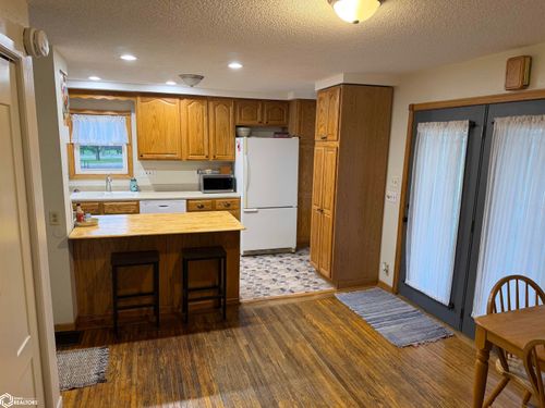 110 W 2nd St, Wayland, IA, 52654-9782 | Card Image