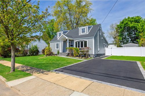 23 Barbara Dr, Farmingdale, NY, 11735-6103 | Card Image