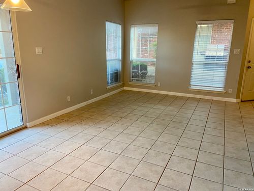 40-40 Chapel Hill Cir, San Antonio, TX, 78240-3903 | Card Image