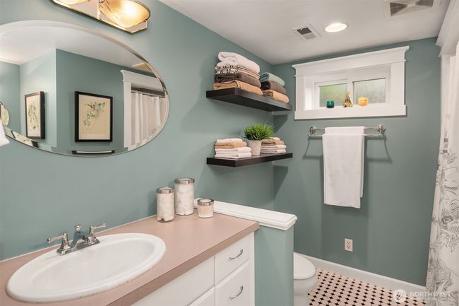 3833 24th Avenue W, House other with 3 bedrooms, 2 bathrooms and 1 parking in Seattle WA | Image 22