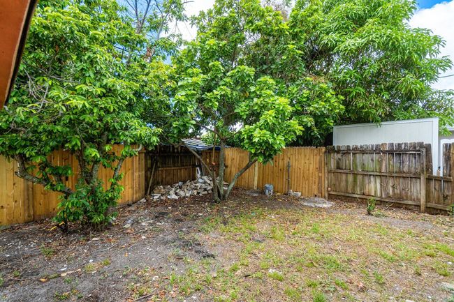 1228 Highview Rd, House other with 3 bedrooms, 2 bathrooms and null parking in Lantana FL | Image 33