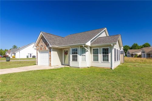 213 Portsmouth Dr, Eden, NC, 27288-3578 | Card Image