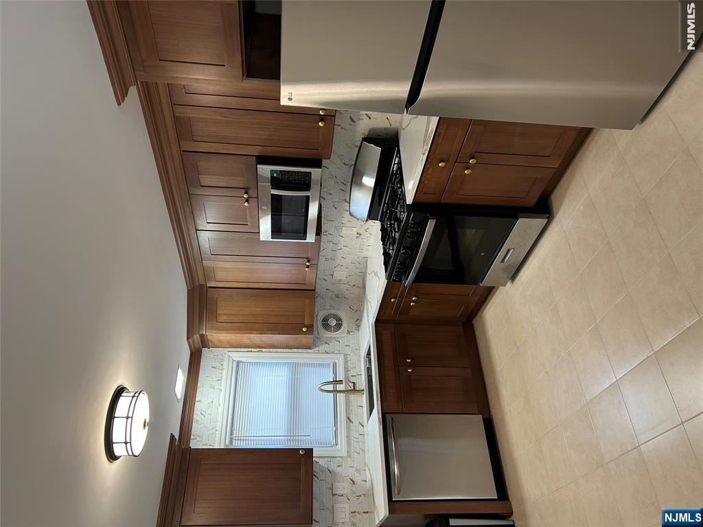 Residential Lease in Belleville 3