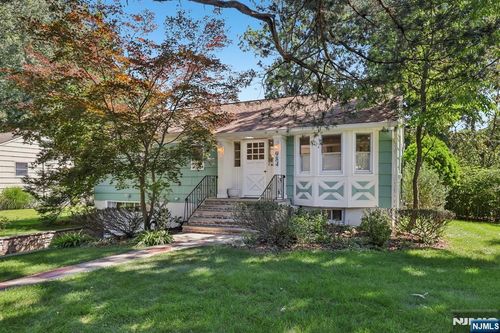 984 Crystal Lake Terrace, Franklin Lakes, NJ, 07417 | Card Image