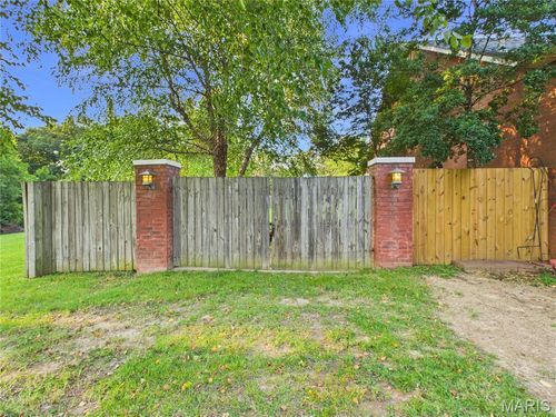 3001 Charlton Ln, Poplar Bluff, MO, 63901-2061 | Card Image
