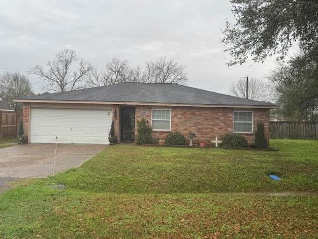 245 E Clover St, House other with 3 bedrooms, 2 bathrooms and 2 parking in Bridge City TX | Image 26
