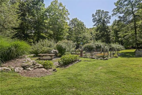 122 Wiccopee Rd, Putnam Valley, NY, 10579-1604 | Card Image