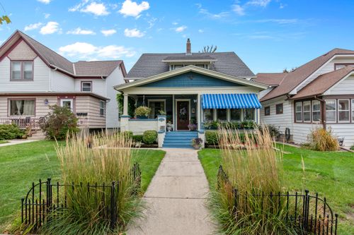 230 N 7th Ave, West Bend, WI, 53095-3241 | Card Image