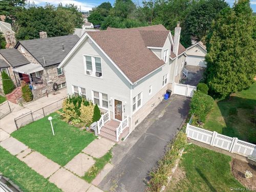 25 Edwards Pl, Valley Stream, NY, 11580-3105 | Card Image