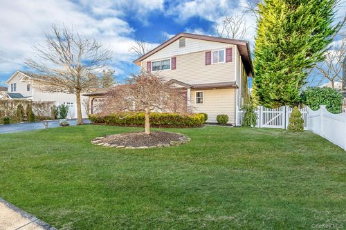 58 Sarah Dr, Lake Grove, NY, 11755-2218 | Card Image