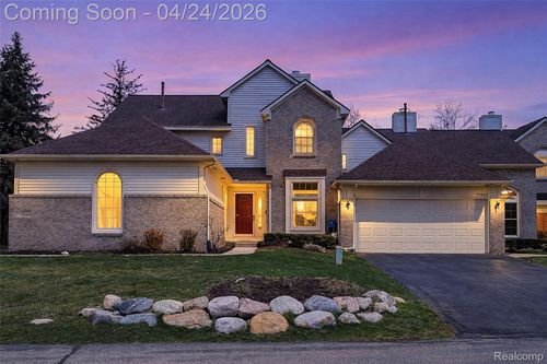 43470 Algonquin Dr, Novi, MI, 48375-5422 | Card Image