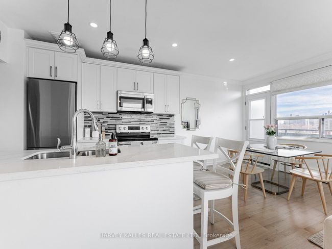 701 - 78 Warren Rd, Condo with 1 bedrooms, 1 bathrooms and null parking in Toronto ON | Image 10