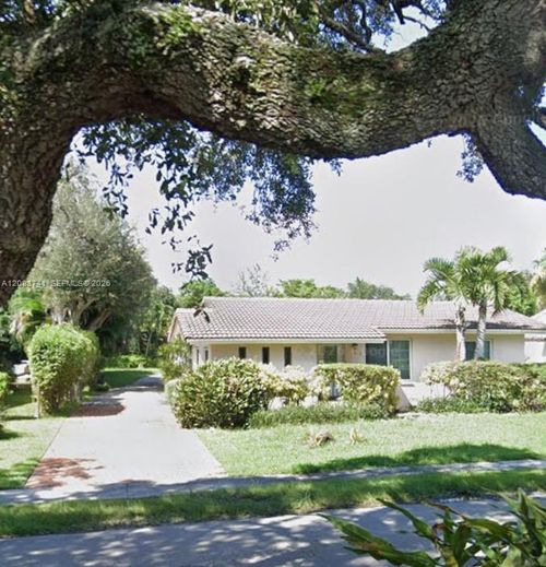 633 Ne 119th St, Biscayne Park, FL, 33161 | Card Image