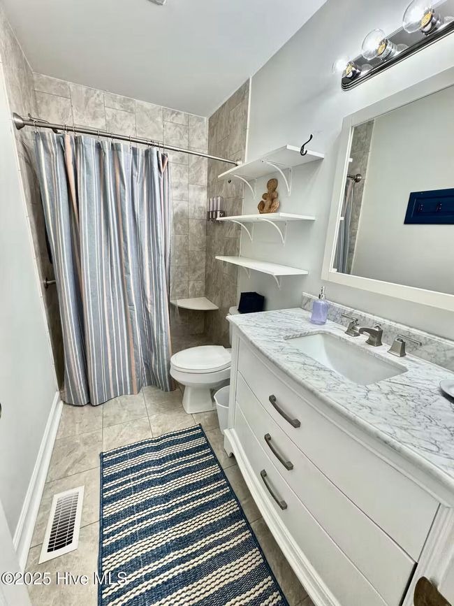 111 Ne 39 Th St, House other with 3 bedrooms, 2 bathrooms and 2 parking in Oak Island NC | Image 21