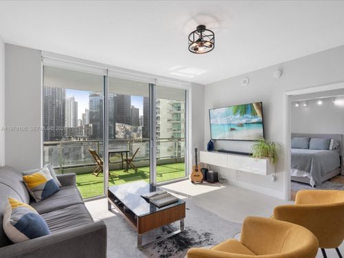 apt-2015-90 3rd St, Miami, FL, 33130-4023 | Card Image