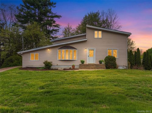 5 Laurie Ln, Newburgh, NY, 12550-1704 | Card Image