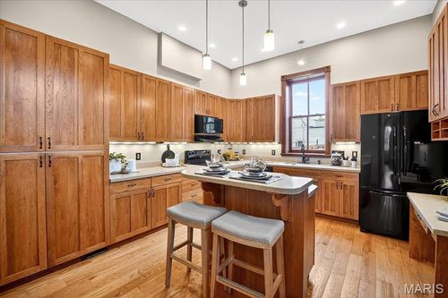 2307 Sidney, St Louis, MO, 63104 | Card Image