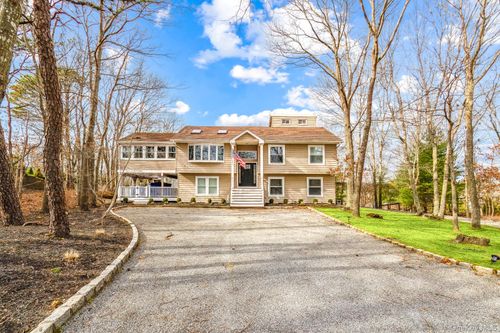 30 Squires Blvd, Hampton Bays, NY, 11946-2028 | Card Image