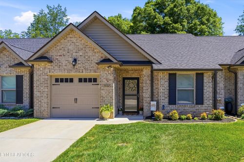 5922 Knox Hill Way, Knoxville, TN, 37912-2106 | Card Image
