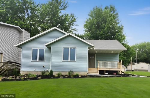 917 N Valley St, New Ulm, MN, 56073-1136 | Card Image