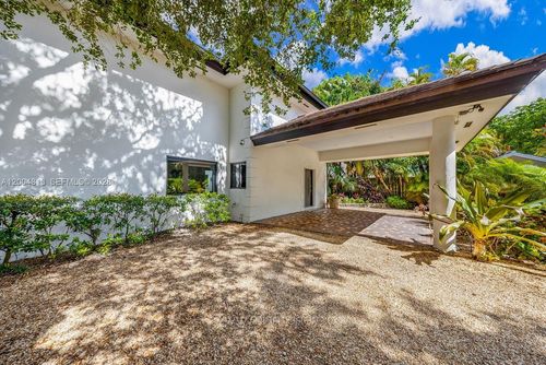 3900 S Douglas Rd, Coconut Grove, FL, 33133-6509 | Card Image