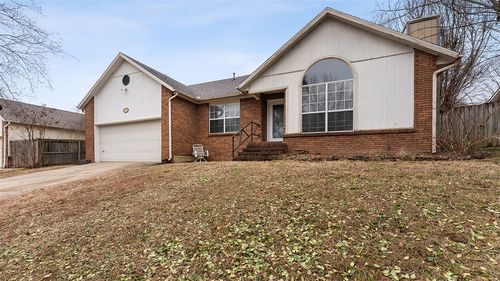 2450 W Jane Circle Dr, Fayetteville, AR, 72704-5337 | Card Image