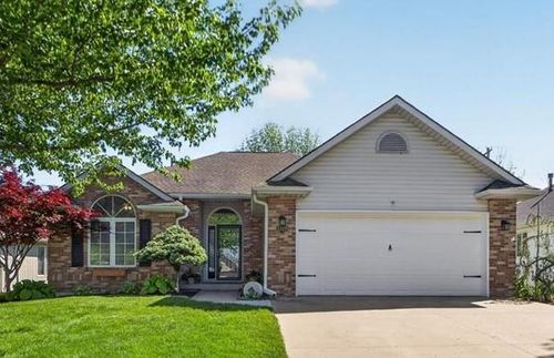 3328 S Victoria Dr, Blue Springs, MO, 64015-1134 | Card Image