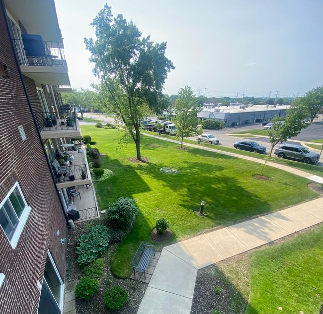 APT-7C - 5300 Walnut Ave, Condo with 2 bedrooms, 1 bathrooms and 3 parking in Downers Grove IL | Image 18
