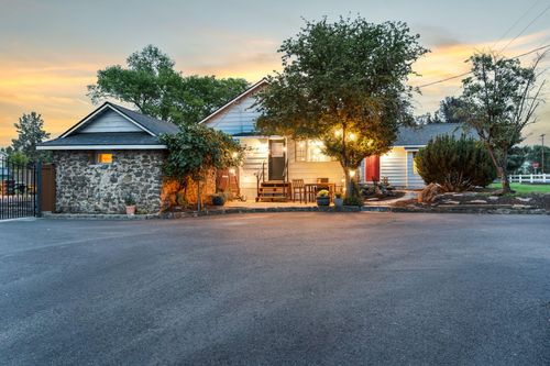 2765 W Antler Ave, Redmond, OR, 97756-9322 | Card Image