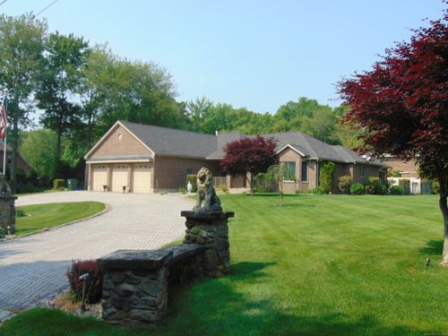 4 Florence Dr, Prospect, CT, 06712-1053 | Card Image