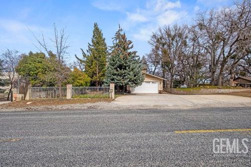 18260 Alps Dr, Tehachapi, CA, 93561-8509 | Card Image