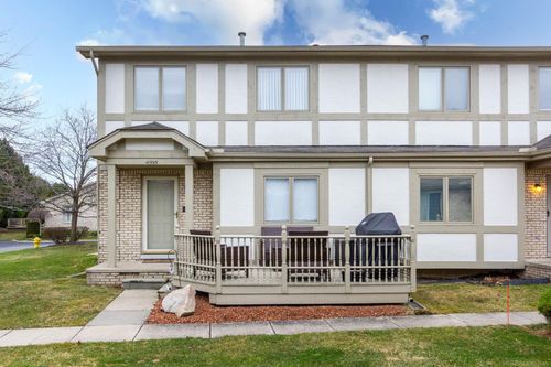 41995 King Edward Ct, Clinton Twp, MI, 48038-4525 | Card Image