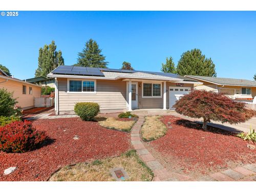 2247 Oregon Ct, Woodburn, OR, 97071-3001 | Card Image