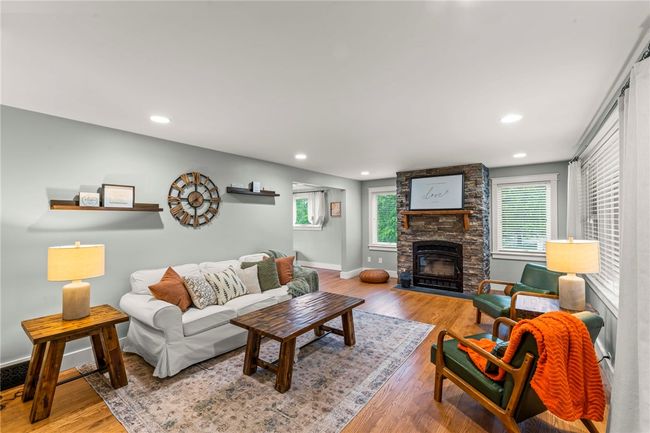 857 E Mcmurray Rd, House other with 3 bedrooms, 3 bathrooms and 2 parking in Peters Twp PA | Image 9