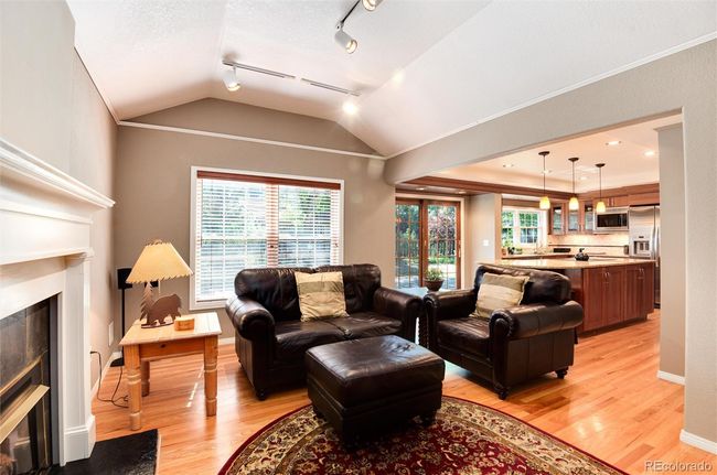 family room with studio lighting | Image 21