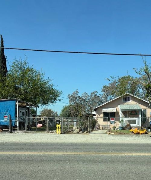 1107 N Hughes Ave, Fresno, CA, 93728-2524 | Card Image