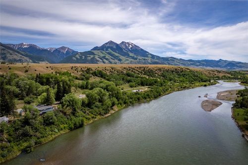 1005 E River Rd, Emigrant, MT, 59027 | Card Image