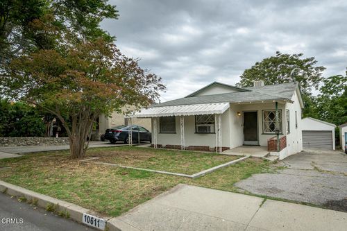 10611 Redmont Ave, Tujunga, CA, 91042-1531 | Card Image