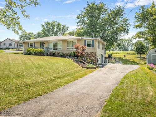 3680 Grove Rd, Pecatonica, IL, 61063-9736 | Card Image